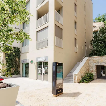 Vydrica With Balcony 아파트 *